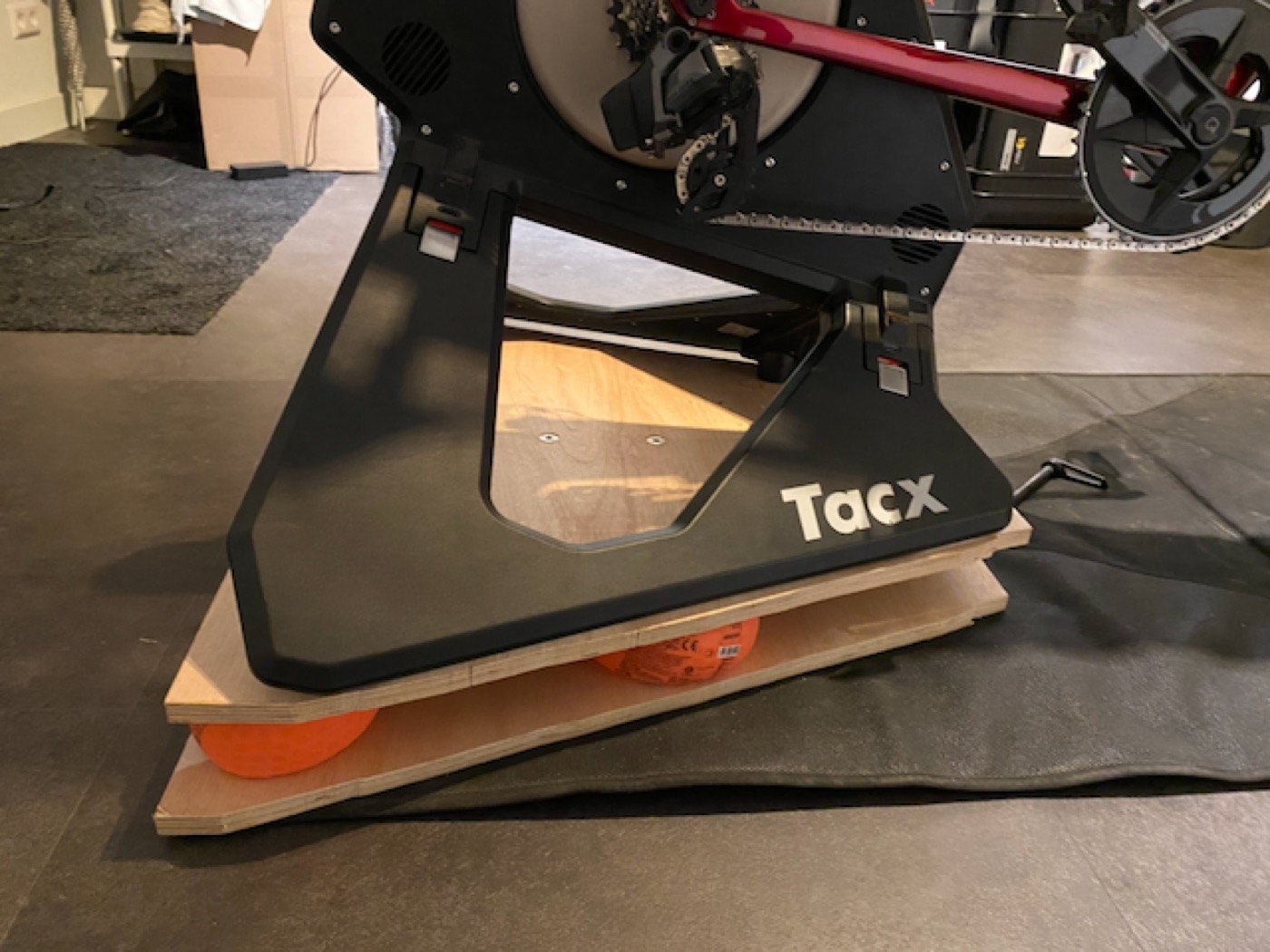 Tacx detail op houten prototype