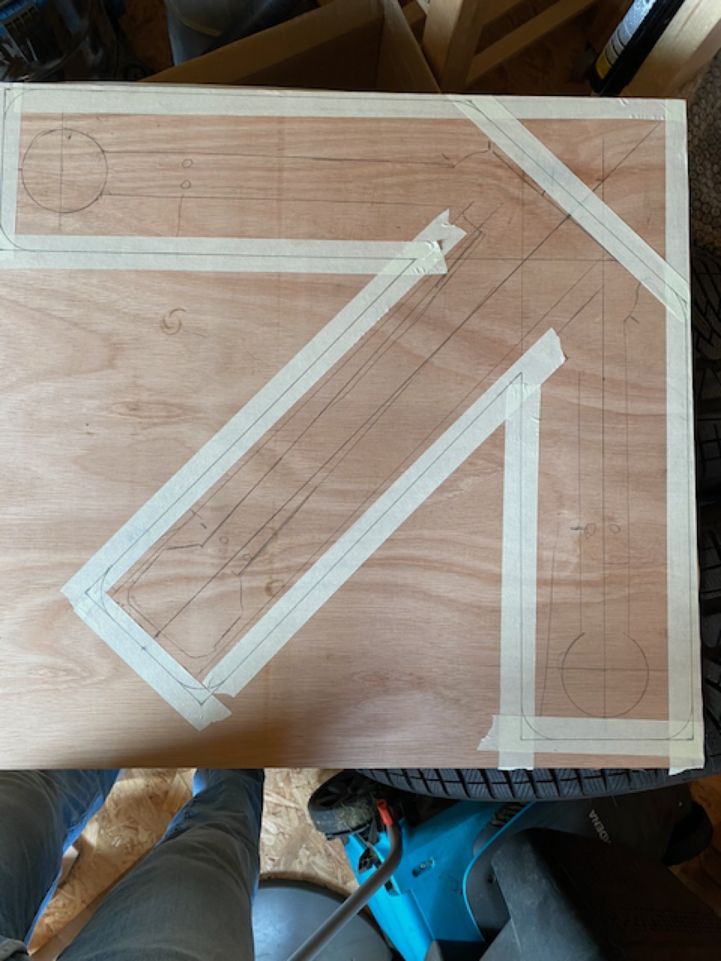 CNC-ontwerp uitgetekend op hout