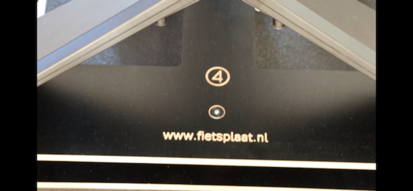Logo en modelnummer detail